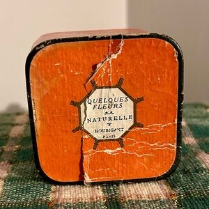 Vintage 1930s-1950s Houbigant Quelques Fleurs Face Powder/Solid Perfume Box